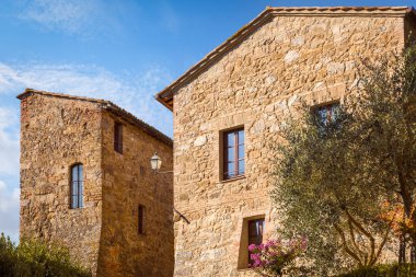 Ortaçağ evleri, San Quirico d 'Orcia, İtalya