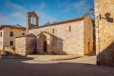 Aziz Meryem Kilisesi (Santa Maria Assunta), X1 yüzyıl, San Quirico d 'Orcia, İtalya