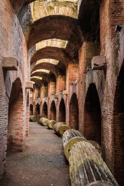 Pozzuoli, Napoli, İtalya 'nın Flavialı Amfiteatçısı' nın yeraltında.