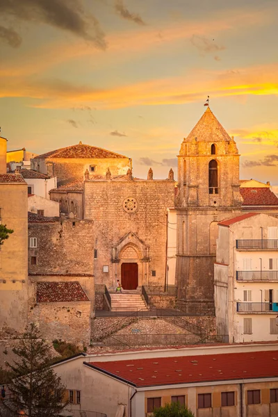 Eski San Benedetto Kilisesi (St. Benedict), Monte Sant 'Angelo, Foggia, İtalya