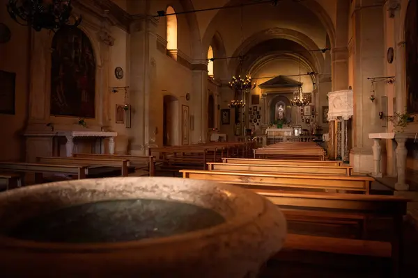 Інтер Колегіальної Церкви Сан Квіріко Джулітта Сан Квіріко Орчія Італія — стокове фото