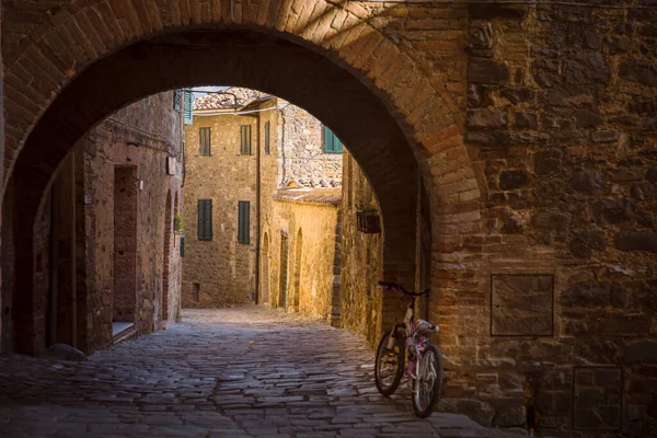 Alley Περνά Μέσα Από Ένα Τούνελ Στο Sant Angelo Στο — Φωτογραφία Αρχείου