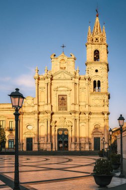 Kutsal Havariler Bazilikası Peter ve Paul, Duomo Meydanı, Acireale, Catania, İtalya