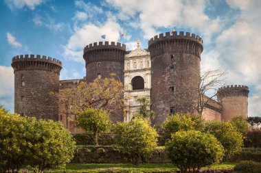 Manzara: Castel Nuovo (Yeni Kale) veya Maschio Angioino (Angevin Keep) Napoli, İtalya