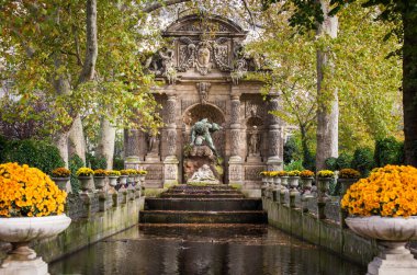 Lüksemburg Bahçesi, paris de Medici Çeşmesi