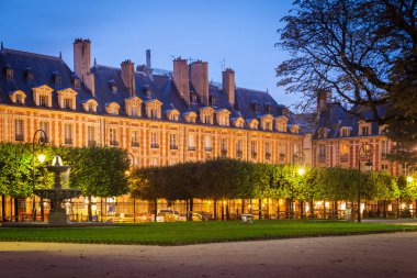 Place des Vosges, Marais bölgesinde, Paris, Fransa