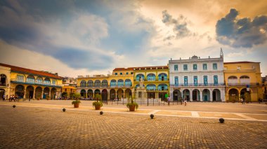 Eski Meydan, Plaza Vieja İspanyolca, Eski Havana, Küba 'da turistik bir yer..