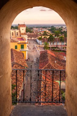 Haydutlarla Mücadele Müzesi 'ne ev sahipliği yapan Assisi Kulesi' nin Aziz Francis Manastırı 'ndan Trinidad' ın (Küba) görüntüsü