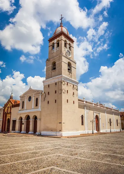 바야모 Catedral Del Saltisimo Salvador Bayamo 1520년에 건축되었으며 쿠바에서 번째로 — 스톡 사진