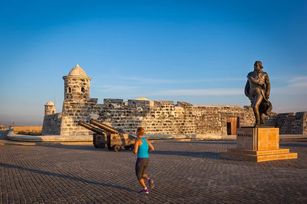 Jogging Malecon Framför San Salvador Punta Slott Havanna Kuba — Stockfoto