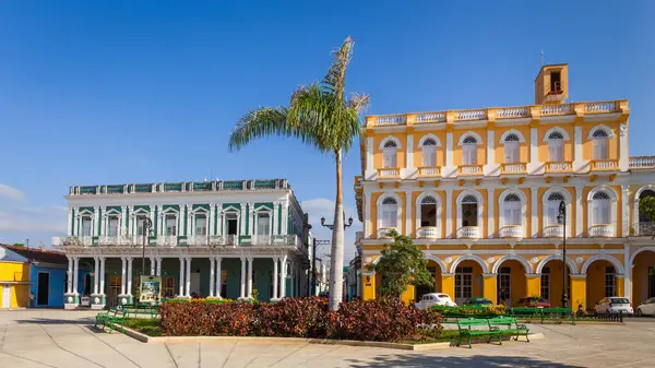 Colonial Houses Facing Serafin Sanchez Park Sancti Spiritus Cuba — Stock Photo, Image