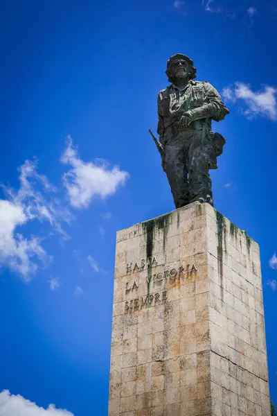 Άγαλμα Του Τσε Γκεβάρα Στο Μαυσωλείο Της Σάντα Κλάρα Στην — Φωτογραφία Αρχείου