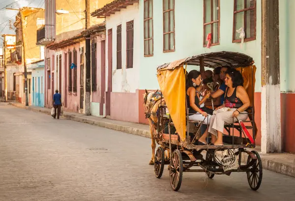 Küba Santa Clara Arabası Süren Kübalılar — Stok fotoğraf