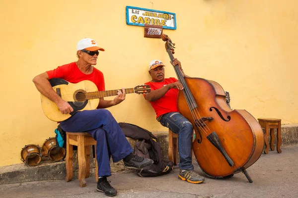 キューバのサンティアゴ キューバで演奏するストリートミュージシャン — ストック写真