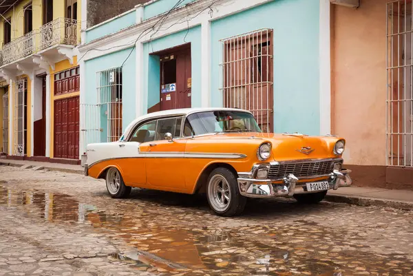 Güzel Klasik Amerikan Arabası Trinidad Küba — Stok fotoğraf