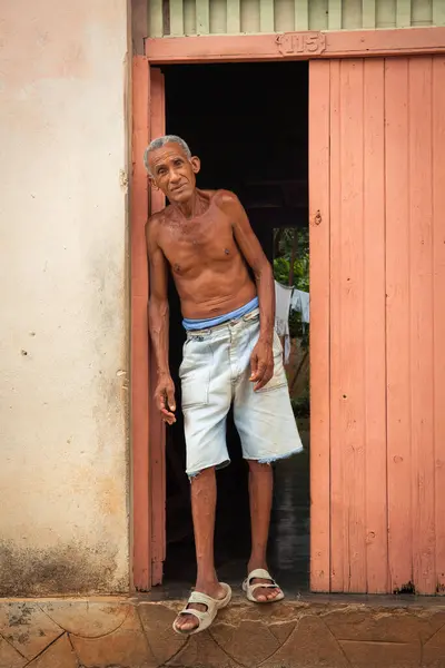 Man Home Doorstep Trinidad Cuba — Stock Photo, Image