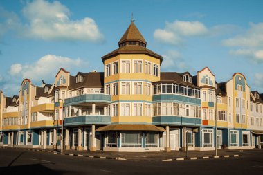 Alman mimarisi Swakopmund, Namibya 'da. Bu şehrin benzersiz bir mimari tarzı var. Alman sömürge geçmişini yansıtıyor. Binalar hala bu etkiyi gösteriyor..