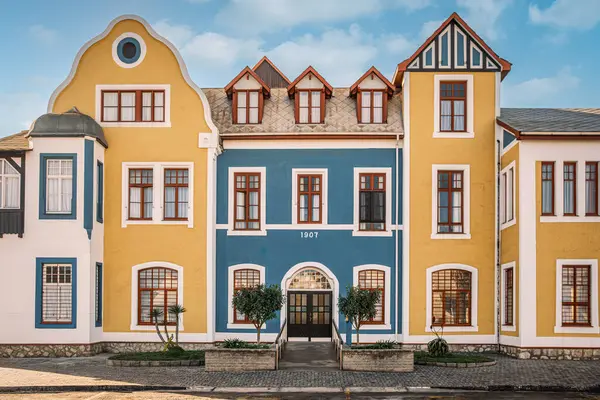 Tarihi Antonius Konutları Binası, Swakopmund, Namibya. 1907 'de inşa edilen hastane, St. Antonius Gebaude Hastanesi olarak bilinen bir Fransisken Hastanesi' ydi. 1987 'ye kadar hastane olarak hizmet verdi..