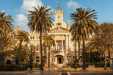 Malaga Belediye Binası (Casa Consistorial de Malaga), ayrıca La Casona del Parque (Park Mansion of the Park) olarak da bilinir. 1919 'da açıldı, Barok Diriliş binası..