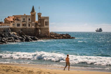 Vina del Mar, Şili 'deki tarihi Wulff Sınıfı. 1906 'da Wulff ailesi tarafından Pasifik Okyanusu' na bakan kayalıklarda inşa edilen anıt, 1995 'te ulusal anıt ilan edildi..