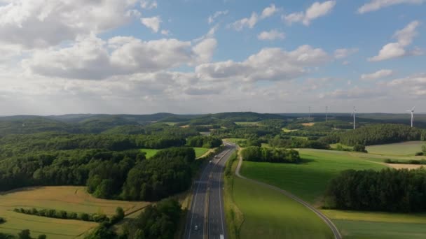 Drone Avanza Autostrada Sei Corsie Austria Mulini Vento Lontananza — Video Stock