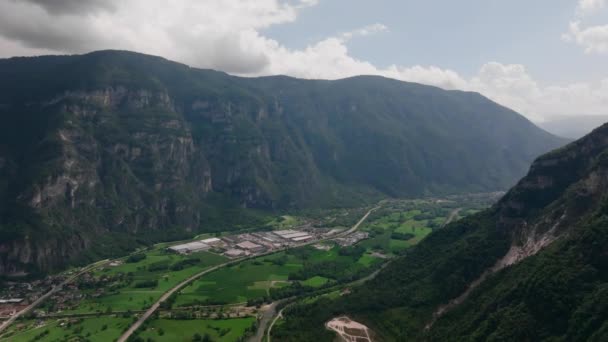 Drone Mueve Sobre Dolomitas Austriacas Mostrando Belleza Escénica — Vídeo de stock