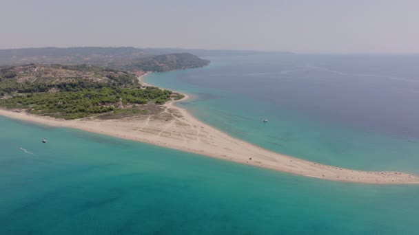 Een Drone Vangt Een Naderend Uitzicht Zandbank Heldere Wateren Van — Stockvideo