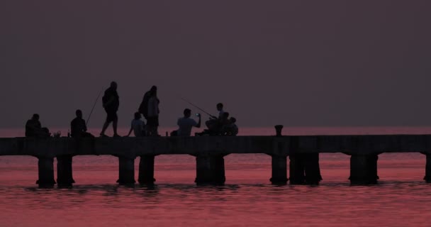 Perea Greece Temmuz 2023 Beton Bir Iskelede Balıkçılık Günbatımını Yansıtan — Stok video