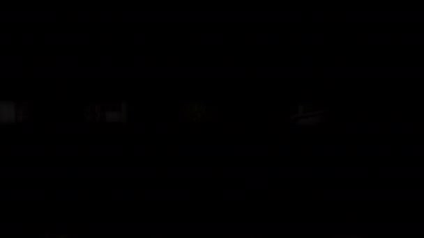 住宅の建物 テラコッタの屋根 遠隔地の丘を有する密集した都市エリアの窓からの眺め セルビア共和国 — ストック動画