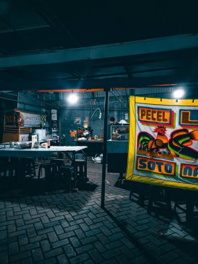 Endonezya 'da geceleri sokak yemekleri satan yerler