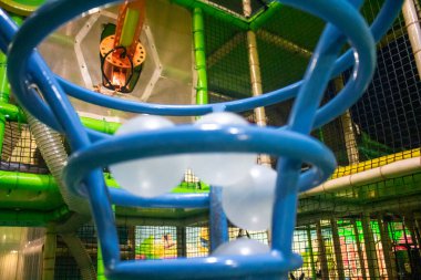 Çocuk aktiviteleri için tasarlanmış parlak ve renkli oyun alanı