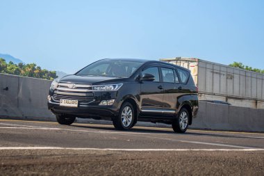 Toyota Innova MPV Padaleunyi Otoyolu, Otomotiv Editörü ve Ulaşım Konsepti