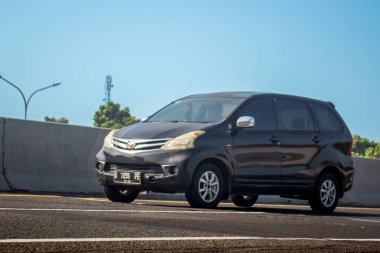 Toyota Avanza Endonezya Otoyolu Şehir Hareketini ve Ulaşım Sembolize Ediyor