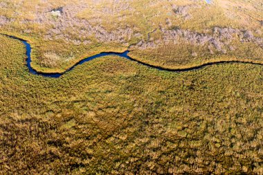 Delta Okavango 'nun Botswana' daki vahşi doğasına hava görüntüsü.