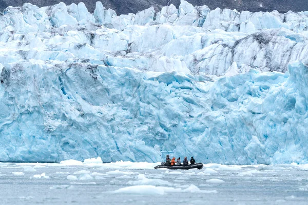 夏天有冰川和冰山的迷人风景 — 图库照片#