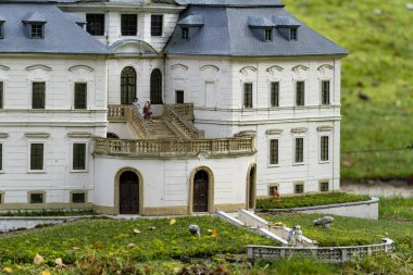 Tüm ülkedeki ünlü ve tarihi binaların ölçekli modelleri