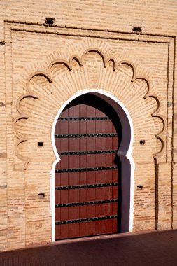 Şehrin süslü kapısı.