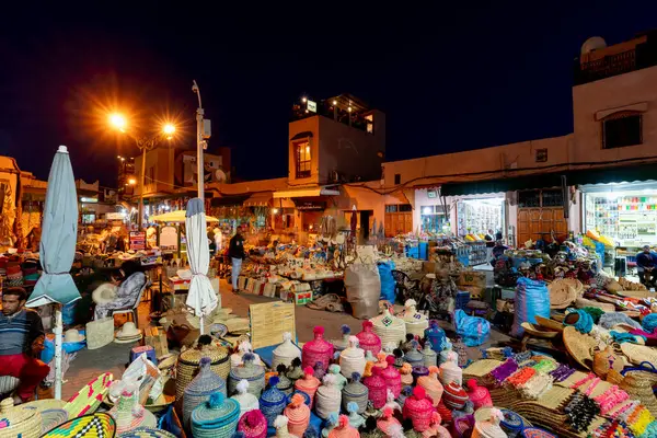 Υπαίθρια Αγορά Νυχτερινή Ατμόσφαιρα Στην Πλατεία Rahba Kedima — Φωτογραφία Αρχείου