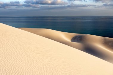 Socotra adasındaki beyaz kum tepeleri