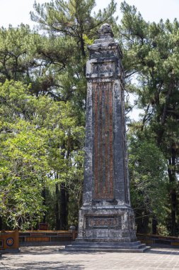 Kral Tu Ducs 'un mezarı, aynı zamanda Khiem Lang olarak da bilinir, Hue anıtlarının kompleksinin tarihi bir kalıntısıdır..