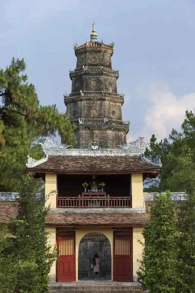 Thien Mu Pagoda (Cennet Perisi Pagoda olarak da bilinir), Hue şehrinin en büyüleyici ve antik pagodalarından biridir.