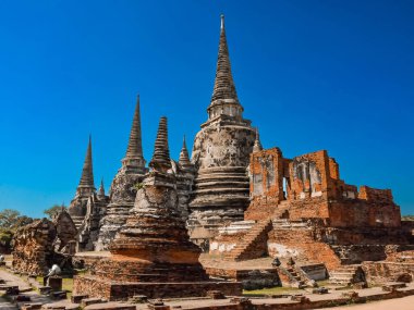 Tayland 'ın Dünya Mirası Alanı olan Ayutthaya Tarihi Parkı önemli bir turistik merkezdir. Yıl boyunca birçok turist ziyaret ediyor.