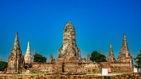 Tayland 'ın Dünya Mirası Alanı olan Ayutthaya Tarihi Parkı önemli bir turistik merkezdir. Yıl boyunca birçok turist ziyaret ediyor.