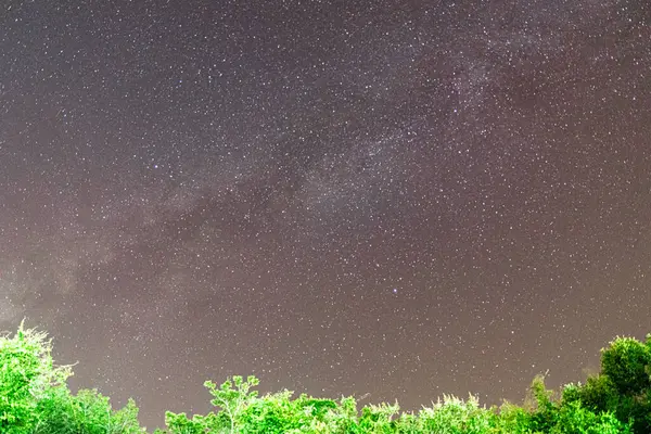 Gökyüzündeki Samanyolu 'nun güzel görüntüsü