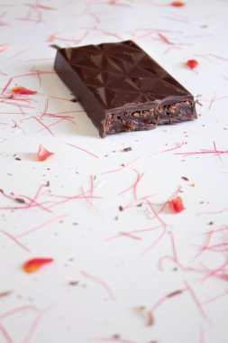 Çikolata. Şeker kompozisyonu. Yiyecek Biçimi konsepti.