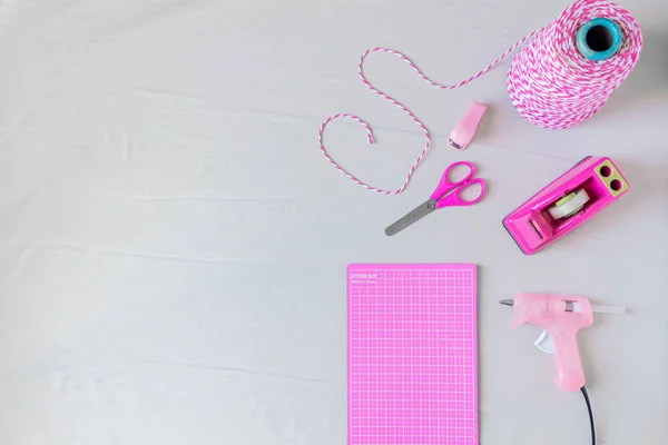 Craft Essentials Pink String Scissors Stapler Duct Tape Holder Hot — Stock Photo, Image