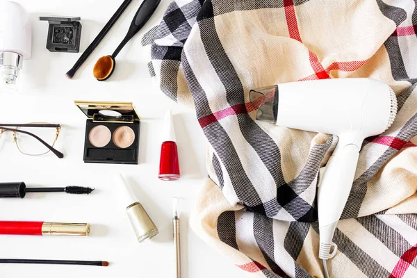 Beauty Collage Met Cosmetica Sjaal Föhn Witte Achtergrond Vlakke Lay — Stockfoto