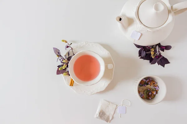 Xícara Composição Chá Gengibre Com Bule Chá Saco Chá Folhas — Fotografia de Stock