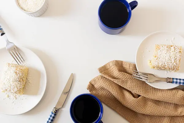 Vista Superior Composición Acogedora Beige Desayuno Con Pastel Coco — Foto de Stock