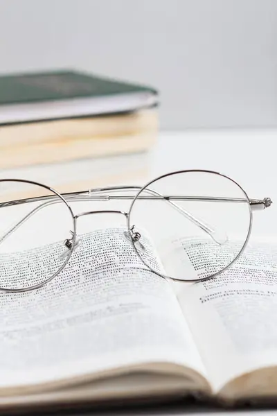 Studuji Koncept Brýle Knihami Okolo — Stock fotografie